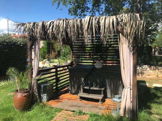 La Brindille Petit Mas Provencal Meuble De Tourisme 3 Etoiles 2-3 Personnes 1 Piece 30 M2 Tout Confort Lisiere Foret Jardin Jacuzzi Piscine Saint-Paul-en-Forêt Dış mekan fotoğraf